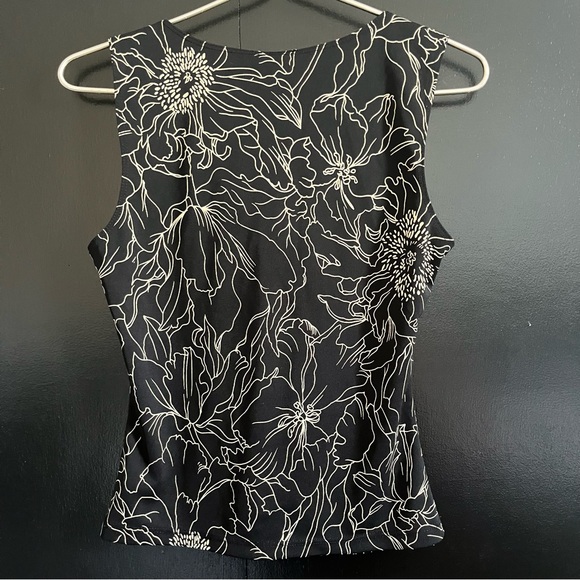 BCBG MAX AZRIA Sleeveless mock neck top floral print, fits XS-S stretchy fabric - Picture 3 of 5